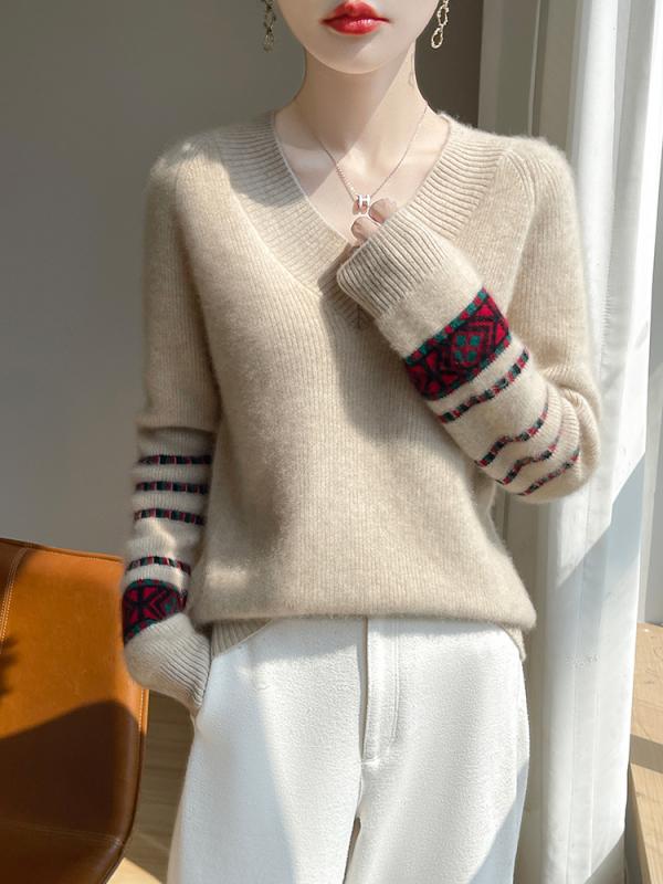 ・シルエット: ゆったり・着丈: ミドル (50cm超65cm以内)・襟型: Vネック・袖型: セットイン・袖丈: 長袖・厚み: 厚手・流行要素: 3Dパターン・加工: 刺繍・カラー: ベージュ,ブルー・サイズ: S (42.5-52.5kg),M (52.5-57.5kg),L (57.5-62.5kg),XL (62.5-67.5kg),XXL (67.5-75kg)・スタイル: 通勤・主素材: ウール・ウール含有率: 95%以上・着用方法: プルオーバー・対象性別: 女性・対象年齢: 成人