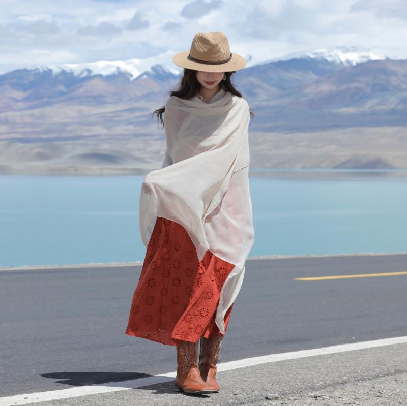 ・織り方: 平織り・機能: 日よけ・スタイル: ロング・カラー: ベージュ、ブラック、バーガンディ、レッド、ホワイト、ライトグレー、ピンク、ネイビー、ライトグリーン、イエロー、ブラウン、ローズ、ダークグリーン、インディゴ、ラベンダー、チャコール、カーキ・サイズ: 180cm×120cm・主素材: ポリエステル51-60%・副素材: ビスコース・生地: TR生地・スタイル分類: 文芸レトロ・適用年齢: 成人・流行要素: エスニック/国風