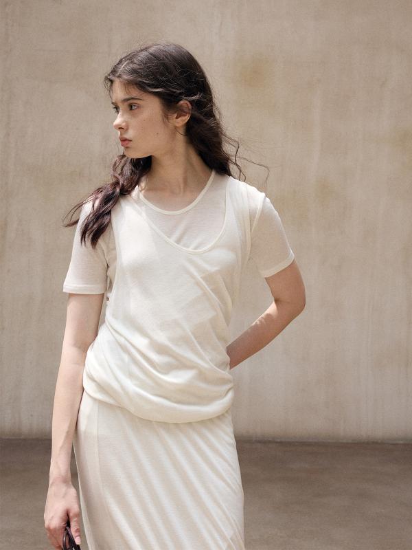 ・柄: 無地・デザイン: フェイクツーピース・袖丈: 短袖・加工: パッチワーク/ステッチ・シルエット: アシンメトリー・着丈: ミドル(50-65cm)・襟: 丸首・袖: 普通袖・カラー: 黒,米白,浅黄・サイズ: S,M・スタイル: 通勤