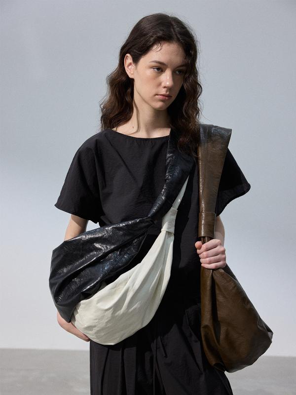 バッグ レディース ショルダーバッグ 斜めがけ 大容量 クロワッサン 饺子 形 オイルワックスレザー 紙..