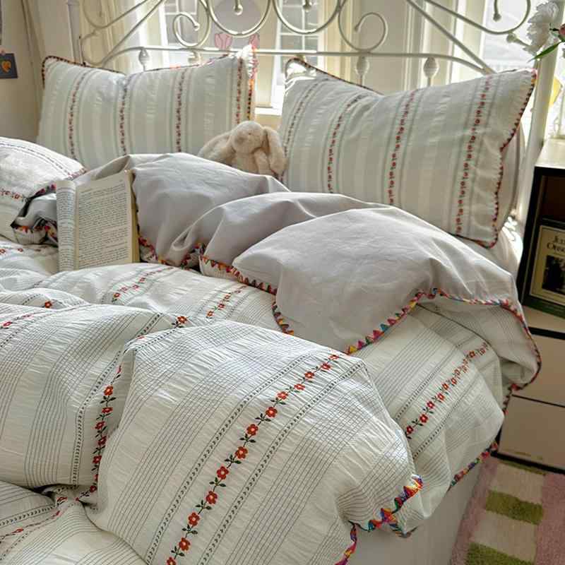 ベビー服セット 男女兼用 純綿 色織提花 貝殻縁 三角パンツ 4点セット シンプル かわいい インナー キッズ 下着 通年 吸湿速乾 軽量 部屋着