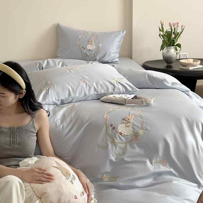 ・染色加工: 活性染色・織造加工: 刺繍・柄: 無地・スタイル: ベッドシーツ式・デザイン: 萌兔花园・カラー: ブルー,ピンク,クリーム・サイズ: 1.2m 3点セット（150×200cm対応）,1.5m 4点セット（200×230cm対応）,1.8m 4点セット（200×230cm対応）,2.0m 4点セット（220×240cm対応）・素材: 長繊維綿