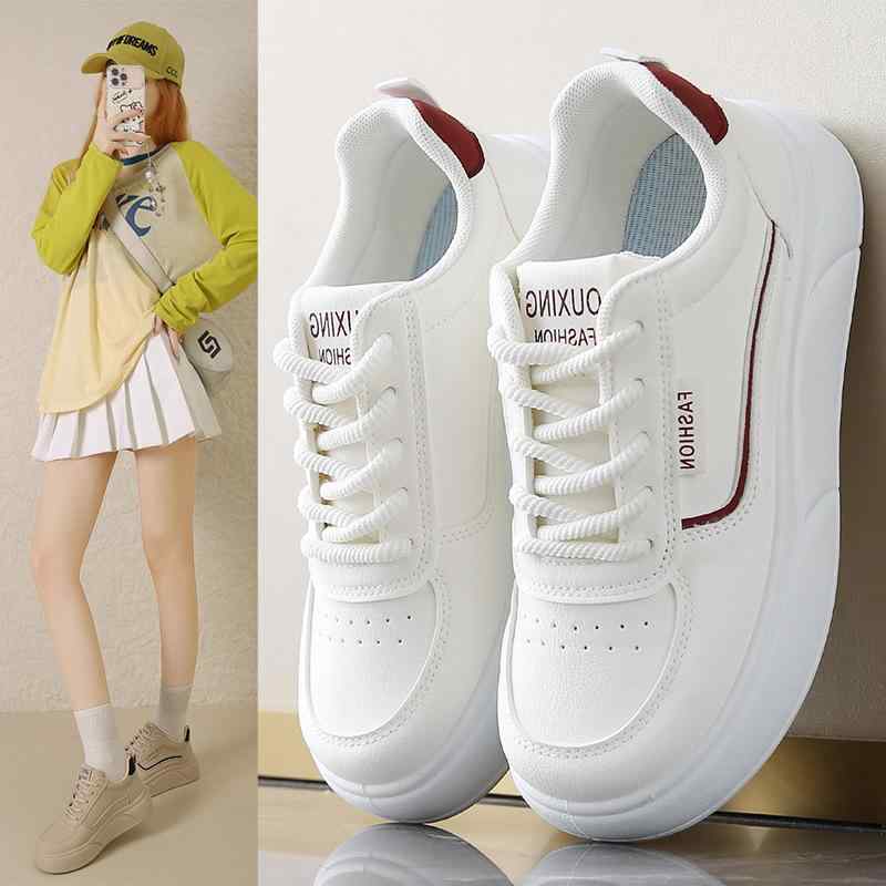 秋冬 レディース 白 スニーカー シンプル ファッション 運動 カジュアル 日常 スカート コーディネート 百搭 ユニーク デザイン スタイル 通学 散歩 アウトドア ストリート