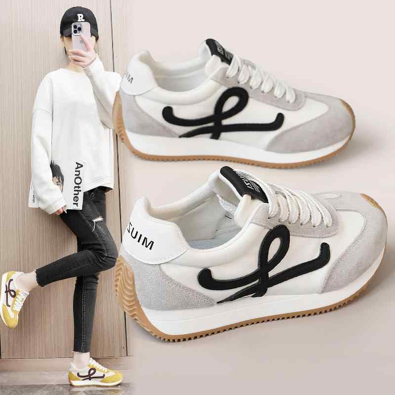 Rakuten - スニーカー 学生 通気性 薄底 白 韓国風 耐摩耗 インソール増高 カジュアルシューズ 春秋