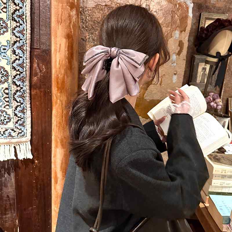 ・素材: 布地・加工: 手作り・種類: ポニークリップ・色: ブラック,パープル・デザイン要素: プリーツ,リボン,ラインストーン,スクエア・スタイル: 韓国風・スタイル分類: 爽やか甘め・対象: 女性