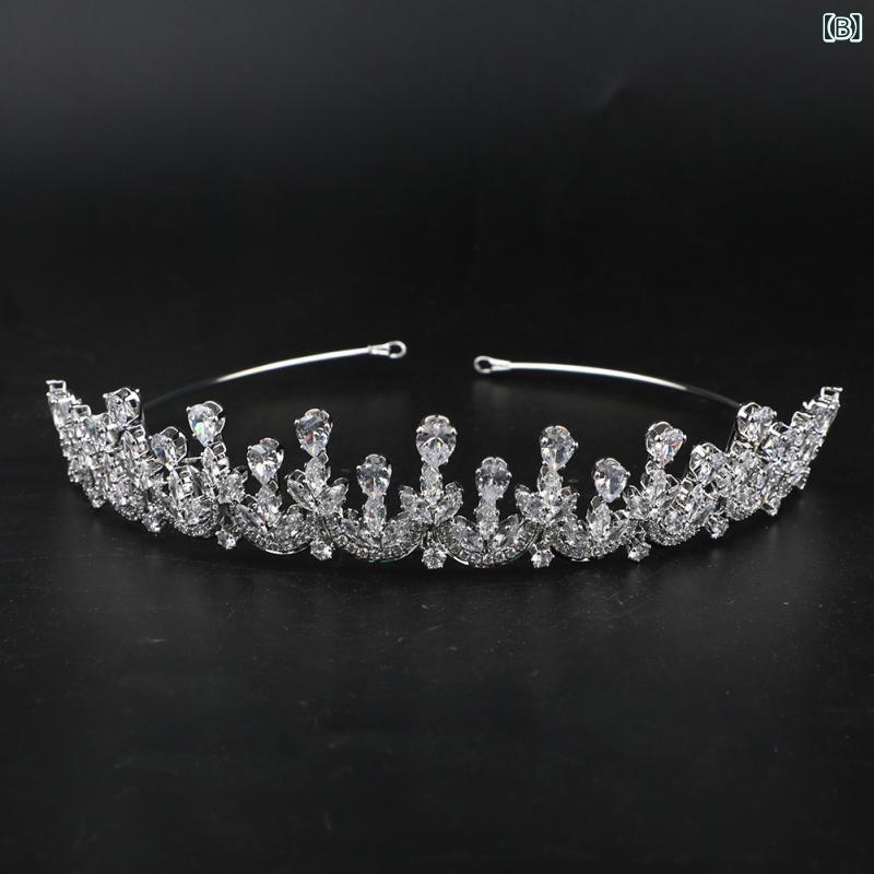 くらしのセロネのウェディングティアラ 花嫁用 高級感 ジルコニア 王冠 ヘアアクセサリー 軽奢 欧米風 シンプル ヘアバンド 結婚式 ブライダル アクセ 冠 花嫁ヘア シンプルデザイン｜アングル2