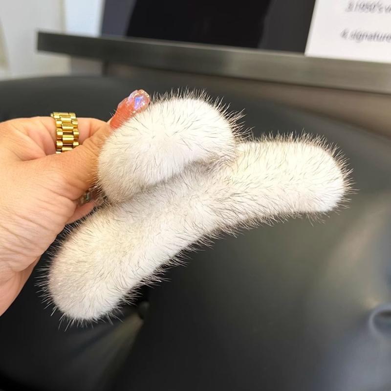 ヘアクリップ レディース かわいい ファー 毛玉 インフルエンサー風 韓国スタイル 高級感 後頭部グリッ..