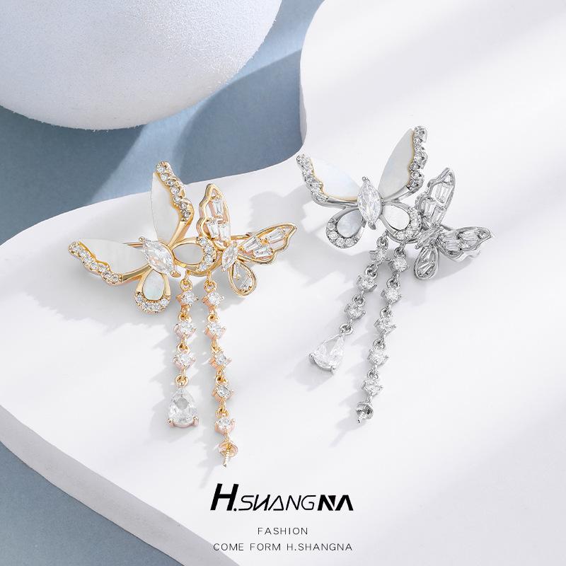 ブローチ レディース ツバキ 蝶 貝殻 貝母 タッセル 高級感 優雅 スーツ 礼服 フォーマル アクセサリー オリエンタル モチーフ 華やか 装飾 ピン ドレスアップ コーディネート ジュエリー アクセント