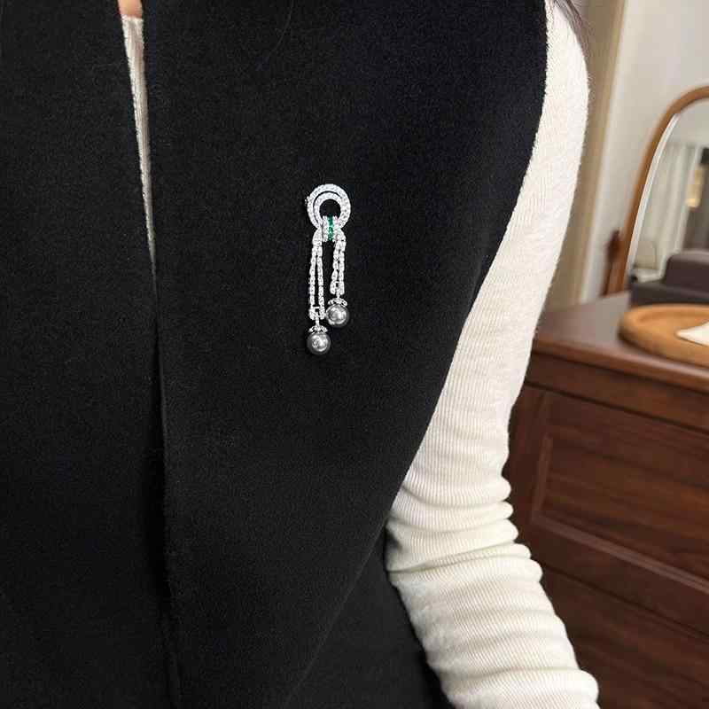 ブローチ レディース ダブルパール ジルコニア タッセル 高級感 オーロラ加工 貝殻パール カラフル ラ..