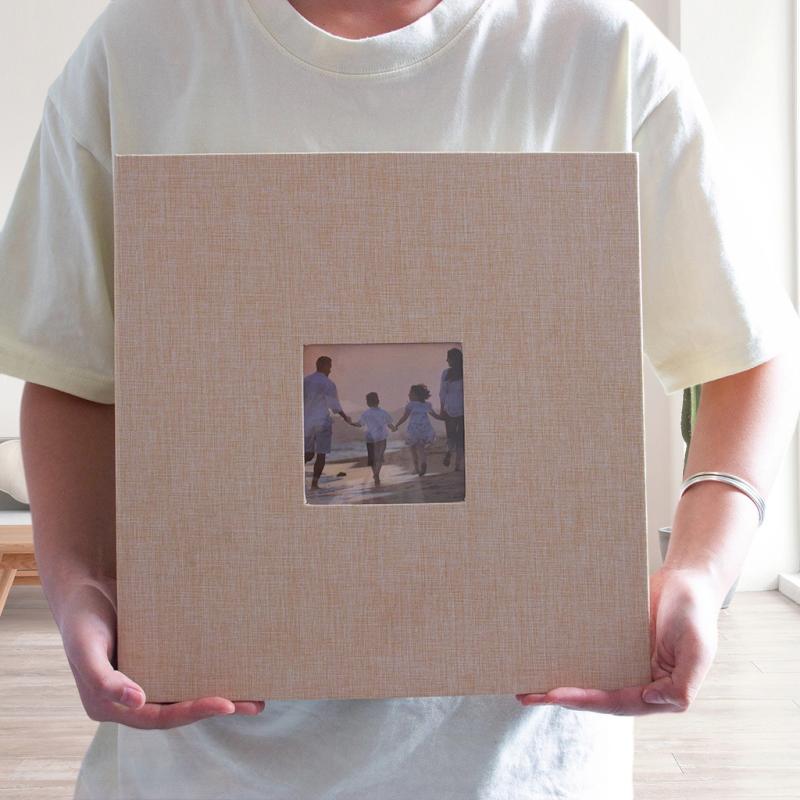 フォトアルバム 男女兼用 DIY 自己粘着 布カバー 60cm 大型 写真収納 手作り インテリア 思い出整理 デコレーション アルバム スクラップブック 貼り付け 簡単作成 家庭用 ギフト ラベル インデックス 耐久性 布地 ソフト素材 横型 縦型対応