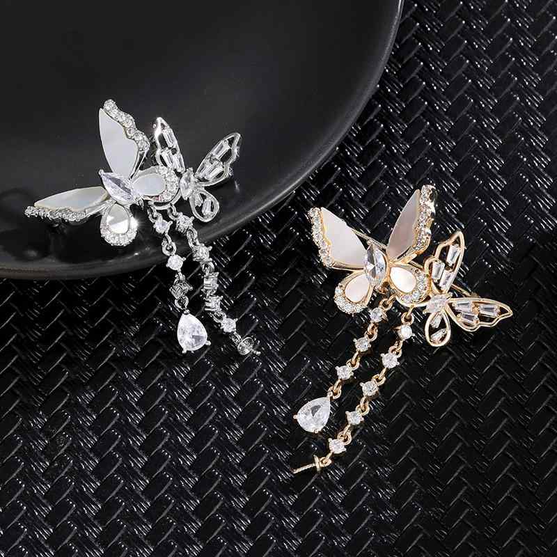 ブローチ 貝母 蝶 山茶花 デザイン 高級感 スーツ 礼服 大衣 アクセサリー DIY 胸花 18K金 電気メッキ加工 フォーマル 配飾 ユニセックス 華やか 装飾 コサージュ ピン 留め具 イベント 結婚式 パーティー コーディネート ジュエリー アク