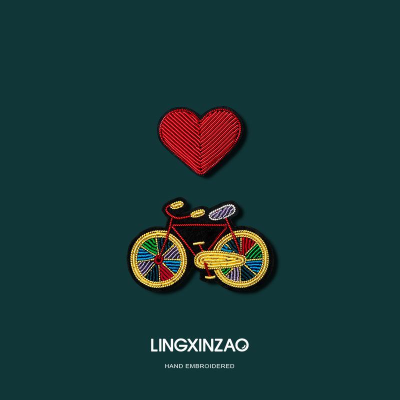 ブローチ 手刺繍 インドシルク 虹色 胸花 バッジ 自転車ピン 高級感 気質 アクセサリー 女性向け ファ..