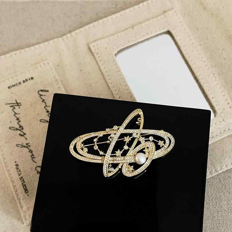 レディース ブローチ 高級感 立体 ジルコニア 星型 パール 胸花 ピン 秋冬 ウールコート 万能 コーディネート アウター トップス 合わせ アクセサリー ファッション アイテム 軽量 デザイン 再生繊維 風合い