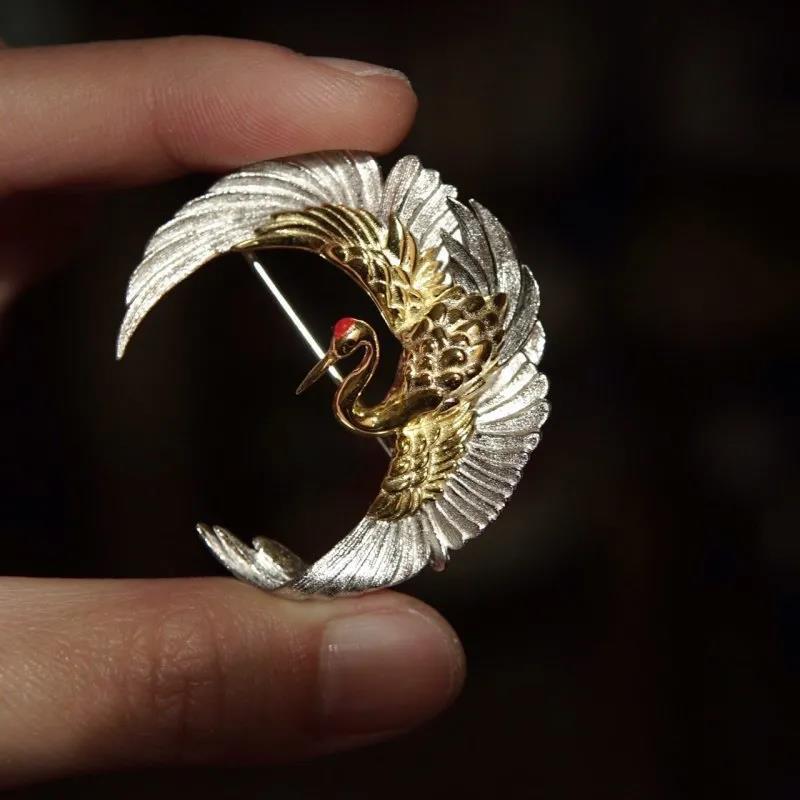 ブローチ 仙鶴 オリジナルデザイン 高級感 軽奢 ファッション 精緻 百搭 アクセサリー コーディネート ニッチ スタイル 女性 メンズ ユニセックス 装飾 ピン 別針 鶴モチーフ 芸術的 洗練 日常使い 多用途 ジュエリー 風水 ラッキーアイテム