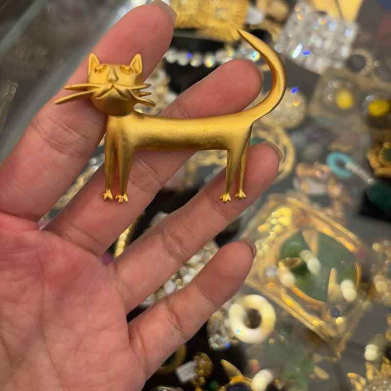 ブローチ かわいい 猫 モチーフ 電気メッキ加工 高級感 精巧 デザイン 漢服 古装 コーディネート 万能 ..