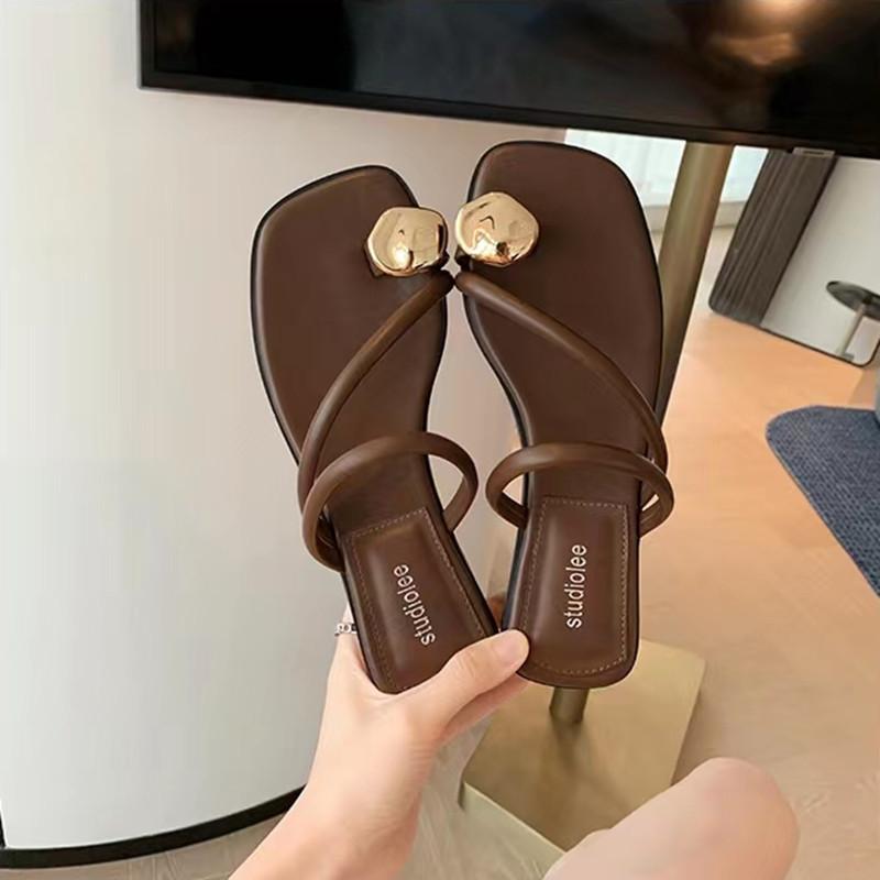 サンダル レディース 春夏 本革 フラット スクエアトゥ ゴールドバックル 一字ストラップ トゥポスト 涼しい 女性用 ファッション 軽量 快適 日常使い 通勤 通学 アウトドア