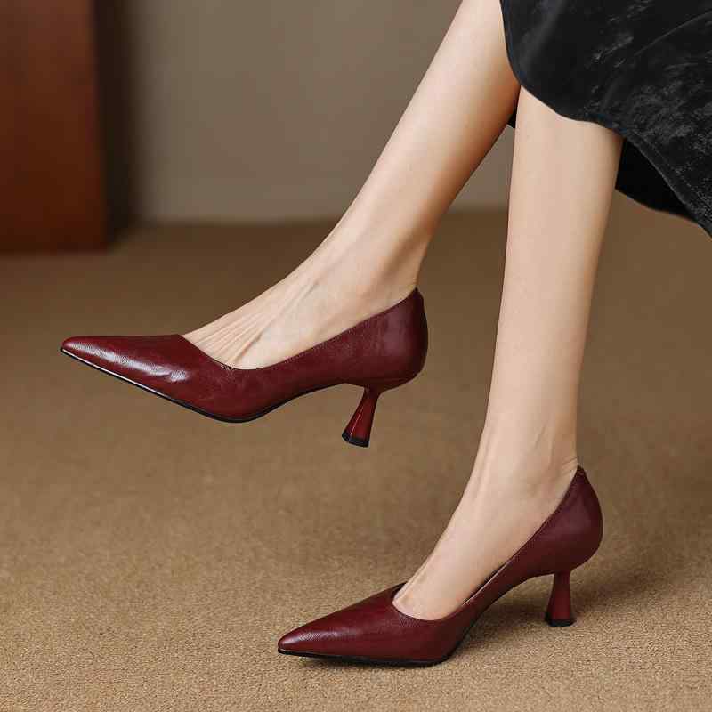 パンプス レディース ブラック 中ヒール ポインテッドトゥ フレンチスタイル オフィス 通勤 ビジネスシューズ 浅口 本革 快適 軽量 吸湿速乾 ハイヒール 女性用 シングルシューズ ローフット 猫爪ヒール 職業用 春夏 秋冬 通年