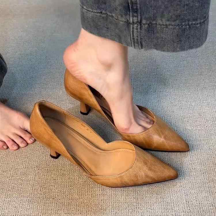 パンプス レディース ハイヒール 本革 ポインテッドトゥ ビジネスシューズ 通勤 浅口 レトロ 上品 軽量 吸湿速乾 職業用 仕事靴 シングルシューズ 切り替えデザイン 気質 エレガント 復古スタイル