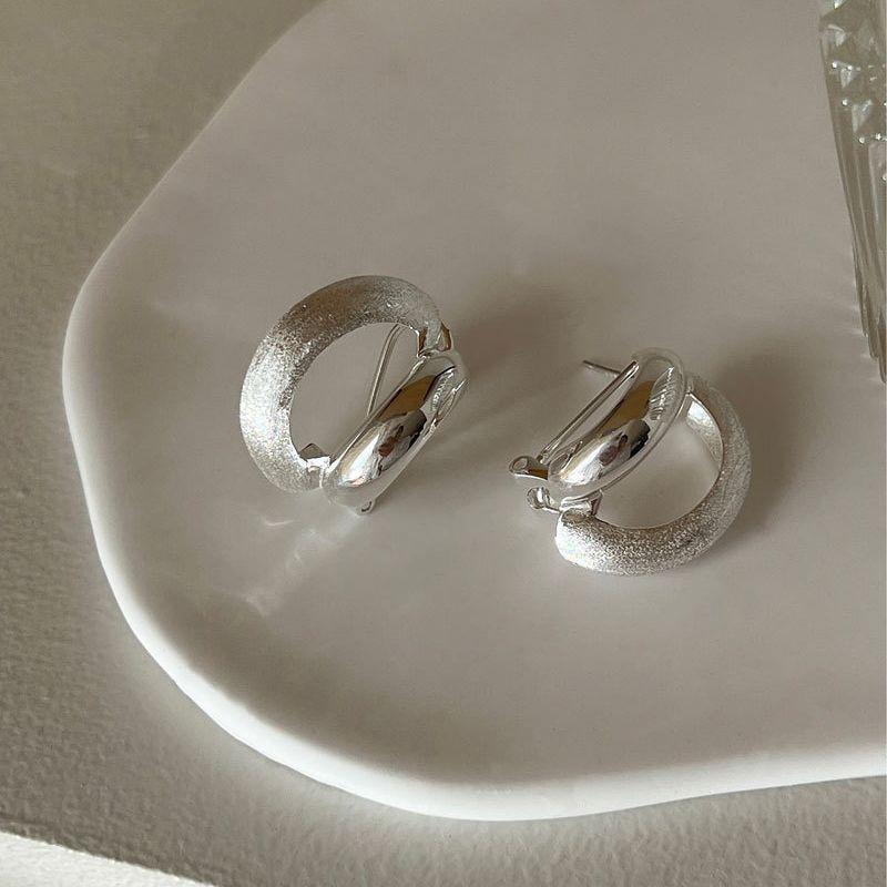 レディース イヤーカフ 925純銀 二層 マット加工 ブラシ仕上げ 曲線デザイン 高級感 軽量 ラグジュアリ..