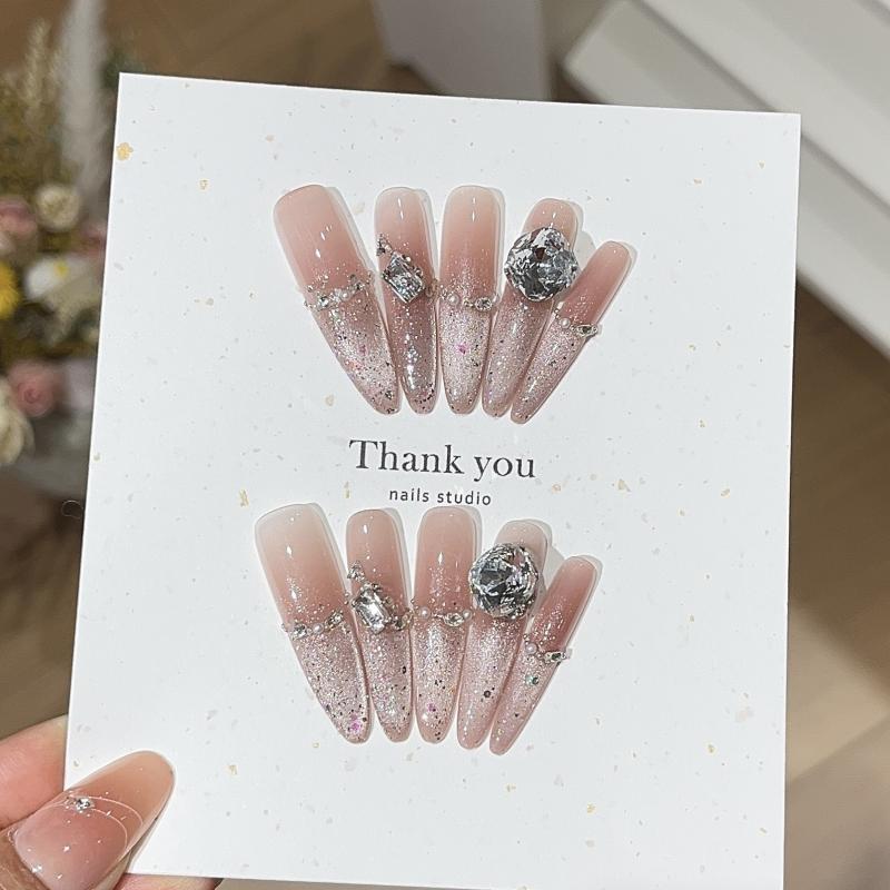 レディース 付け爪 ハンドメイド ジルコニア 装飾 高級感 取り外し可能 美白効果 ピンク系 ネイルチップ 指先美人 日常使い シンプルデザイン 輝き 透明感 女性向け 爪強化 ファッションアクセサリー