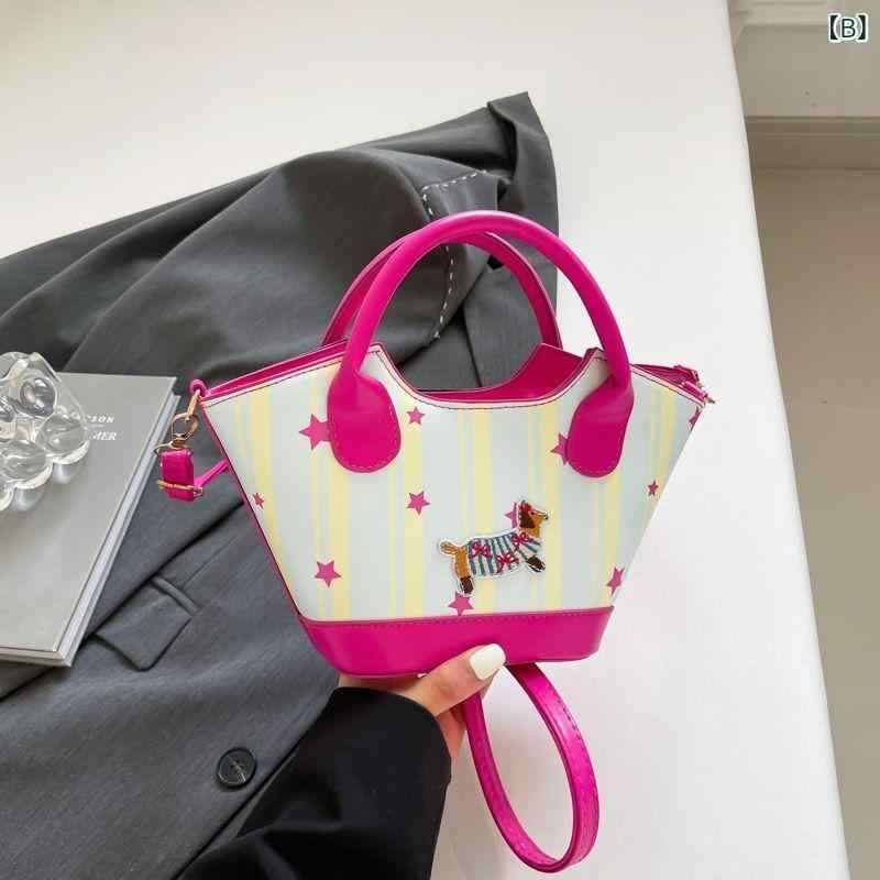 くらしのセロネのレディース ショルダーバッグ ハンドバッグ バケツバッグ ダックスフンド 犬 モチーフ 個性派 2WAY 斜め掛け 肩掛け 手提げ 上品 きれいめ 大人可愛い 高見え ギフト プレゼント トレンド デザイナーズ バスケット型 カジュアル｜アングル3