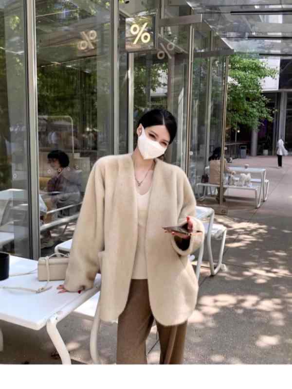 Rakuten - ファーコート レディース 秋冬 ミンク風 エコファー ロング丈 保温 ゆったり オーバーサイズ バットスリーブ 皮毛一体 高級感 環境に優しい 暖か 防寒 エレガント