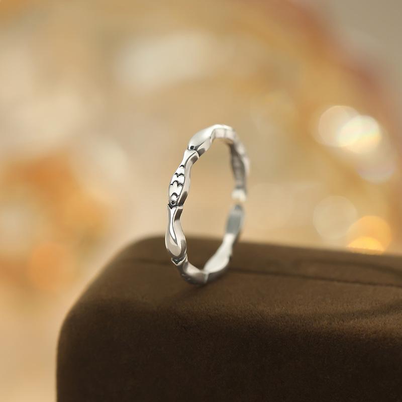 指輪 レディース 純銀 小魚モチーフ レトロ アーティスティック ファッション パーソナル ヴィンテージ..