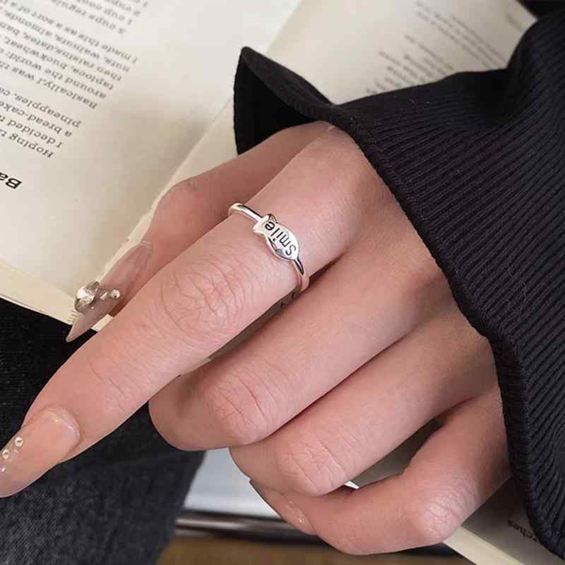 指輪 レディース S925純銀 小魚モチーフ アルファベット シンプル ニッチデザイン 気質 人差し指用 フ..