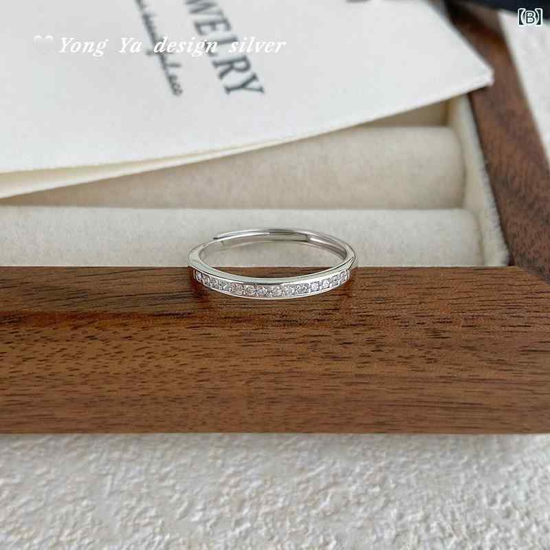 指輪 男女兼用 シンプル デザイン 方形 ジルコニア 銀製 清新 クリア リング カップル用 ユニーク スタイル モダン アクセサリー 日常使い 洗練 形状 輝き 素材 加工 細部 魅力 繊細 印象 ペア セット ラブリー モチーフ トレンド アイテム