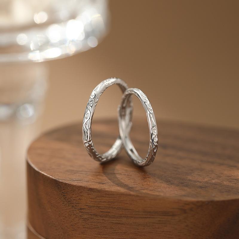 指輪 男女兼用 純銀 ペアリング 文芸風 高級感 糖紙風テクスチャー デザイン 銀製 カップル リング アクセサリー ジュエリー アーティスティック ロマンティック スタイル モダン ユニーク