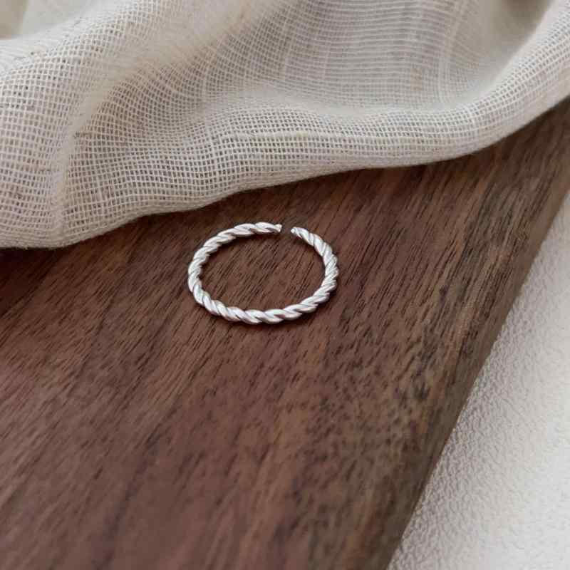 指輪 レディース 韓国風 クールスタイル 光沢シルバー S925純銀 ツイストデザイン オープンフィンガー ..