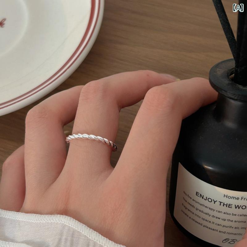 指輪 レディース 韓国風 クールスタイル 光沢シルバー S925純銀 ツイストデザイン オープンフィンガー シンプル 個性派 ニッチ ベーシック 百搭