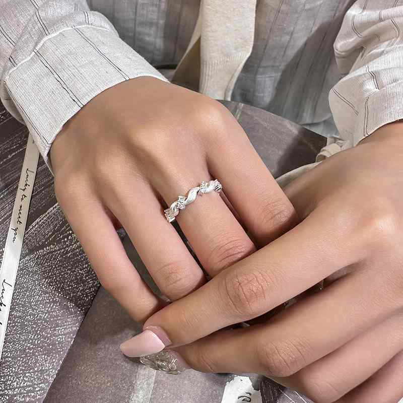 指輪 レディース 925シルバー フレンチスタイル レトロ サテンフィニッシュ リボン ジルコニア 眩しい..