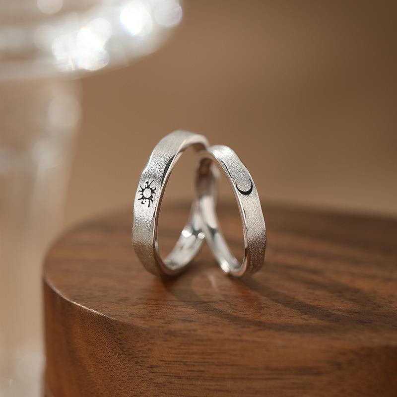 指輪 ペアリング 男女兼用 純銀 シルバーリング 高級感 エレガント 日月朝暮 モチーフ ロマンチック デザイン 上品 洗練 カップル 恋人 ジュエリー スタイル 優美