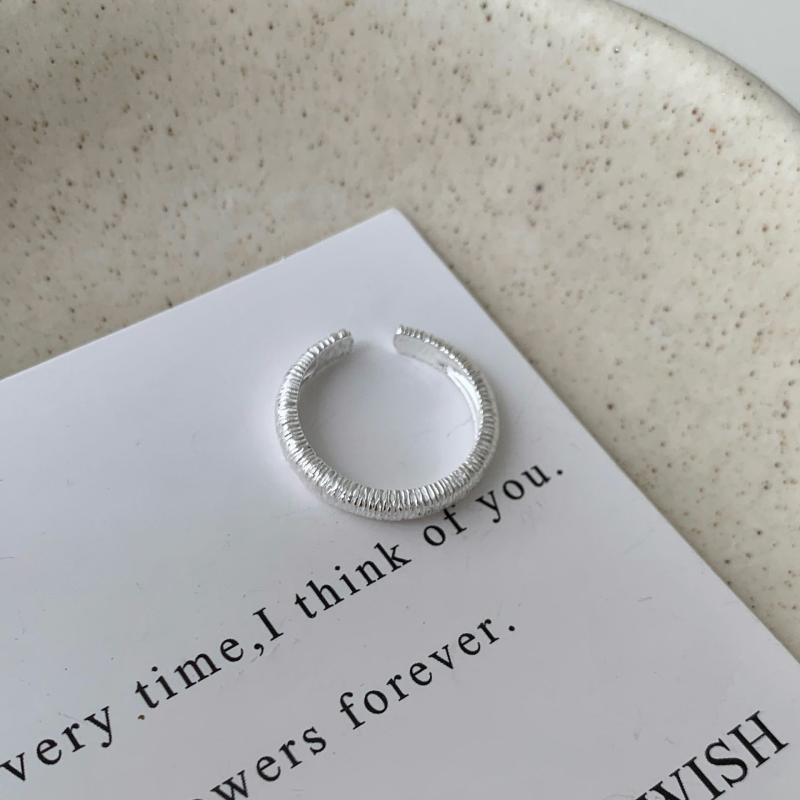 指輪 レディース 幾何学デザイン ブラシ加工 韓国風 シンプル INS風 小众 高級感 基礎款 S925 純銀