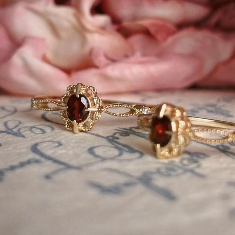 指輪 レディース フレンチ レトロ 高級感 透かしレース 赤ジルコニア 925純銀 エレガント アーティスティック ビンテージ デザイン 軽奢 気質 スタイル 素材