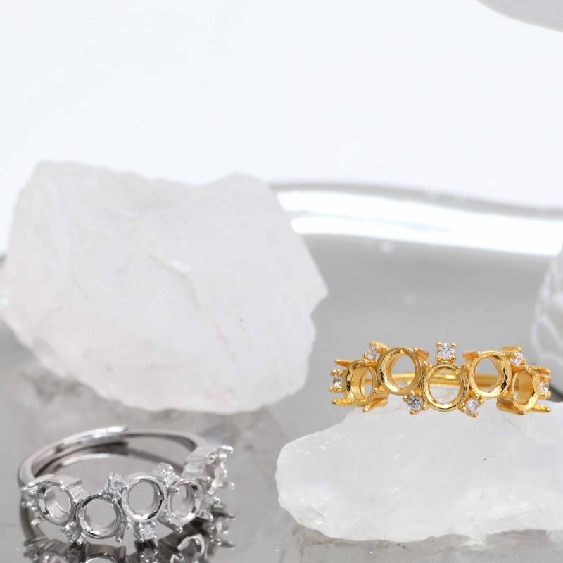 {"result": "指輪 女性用 925シルバー 卵型デザイン 空ト 宝石対応 翡翠 玉髄 純銀リン..