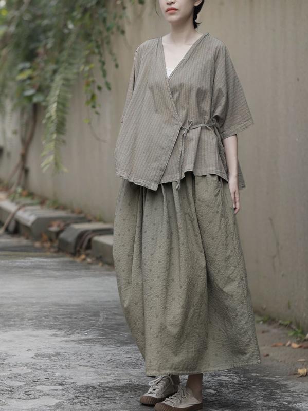 ロングカーディガン レディース 春秋 レトロ 禅意 ゆったり ボリューム オーバーサイズ シンプル カジュアル 斜めネック アシンメトリー ウエスト紐付き アウター