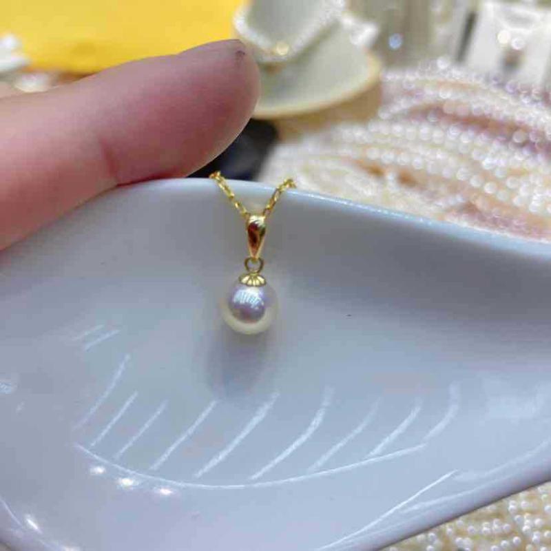 レディース かわいい ペンダント ネックレス 高級感 ジルコニア 輝く 無瑕 6.5mm 正円 金色 留め具 アクセサリー チェーン シンプル デザイン 日常使い ギフト向き 女性向け ファッション アイテム