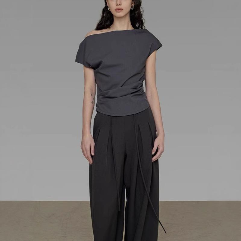 Tシャツ レディース 春夏 シンプル アシンメトリー オフショルダー プリーツ スリム フィット 肩見せ デザイン トップス カジュアル ウェア 夏服 ファッション アイテム