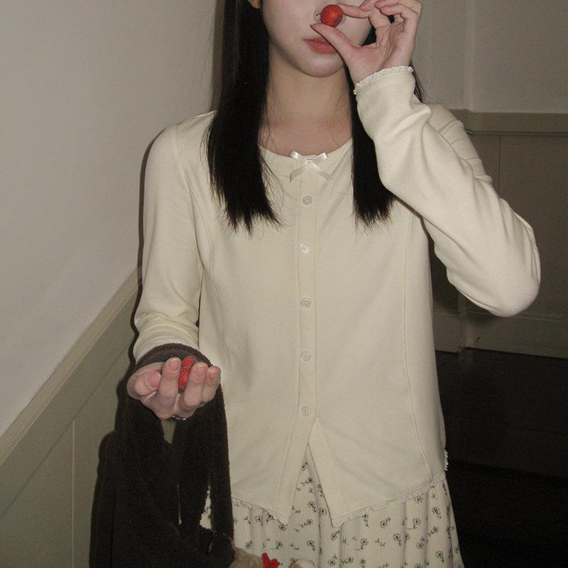 カットソー レディース 長袖 Vネック リボン フリルネック 小花柄 トップス インナー きれいめ 上品 細見え 着回し 快適 肌触り良い 春 秋