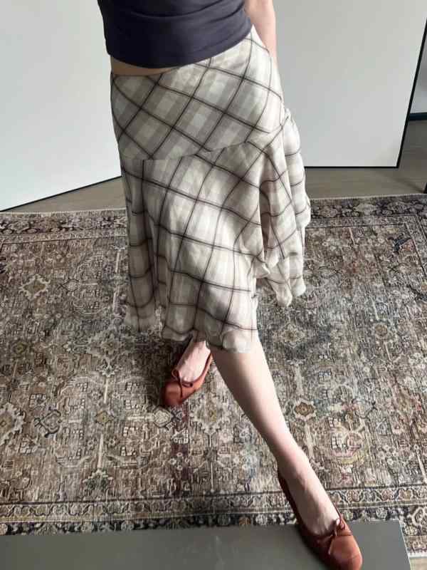 スカート レディース Aライン ミモレ丈 チェック柄 不規則ヘムライン ウエストマーク 上品 きれいめ 大人カジュアル レトロ感 春夏 ブラウン