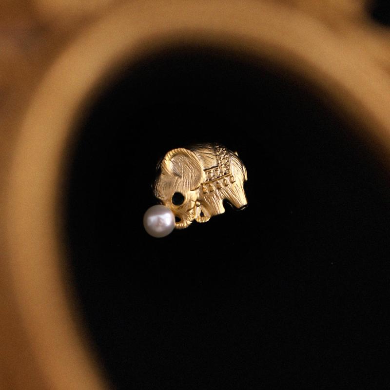 レディース ブローチ かわいい パール 立体 小象 動物モチーフ 光漏れ防止 ブラウス ピン 胸花 高級感 ファッション アクセサリー 胸元飾り ラッキーアイテム 童趣 装飾ピン
