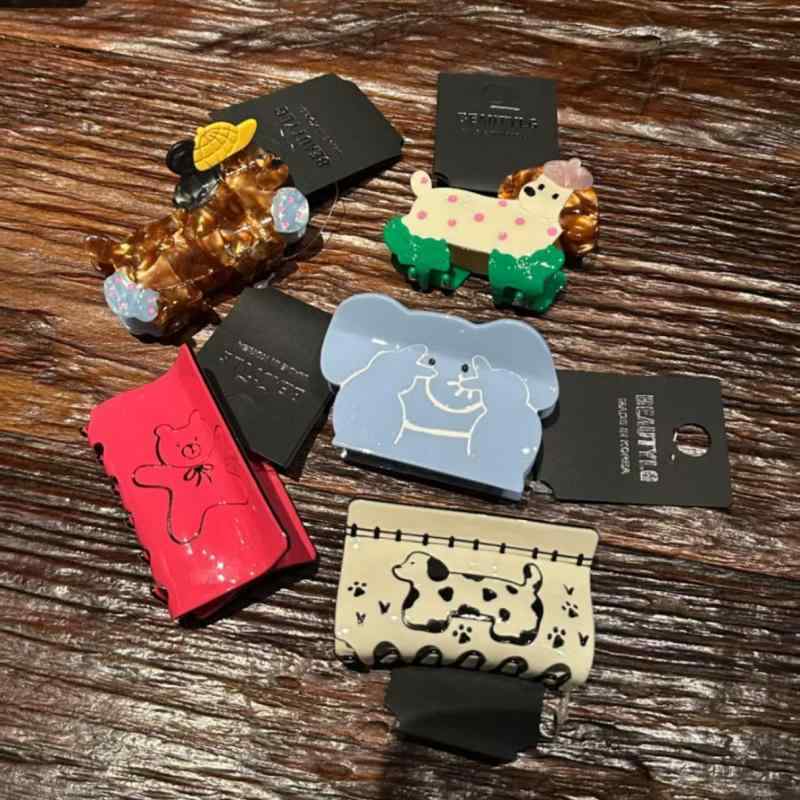 ・素材: アセテート・スタイル: 韓国式・加工: 手作り・種類: 抓夹・色: 赤色小熊,ピンク斑点狗,こげ茶小狗,ビヨ小象・流行要素: 小犬,象・スタイル: 可愛・スタイル分類: 清新甘美・対象: 女性・流行要素分類: 動物