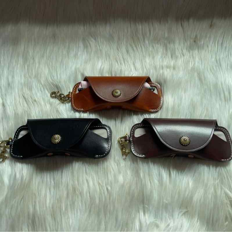 メガネケース シンプル ポータブル フック付き 手作り ビンテージ 牛革 眼鏡ポーチ 近視鏡 老眼鏡対応 クリエイティブ 収納 便利 デザイン ユニセックス 日常使い 旅行 アクセサリー