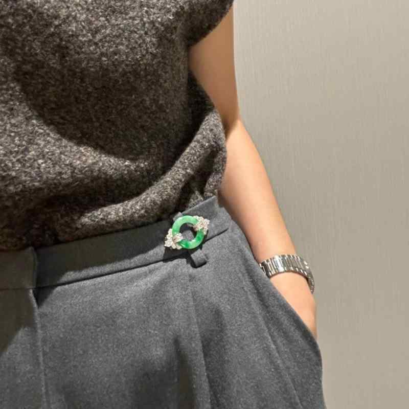 ブローチ ピン クリップ 男女兼用 レトロ 国風 オリエンタル シンプル ミニマル 和田玉風 玉製 高級感 ニッチ ユニーク デザイン 襟用 胸用 腰用 秋冬 ファッションアクセサリー