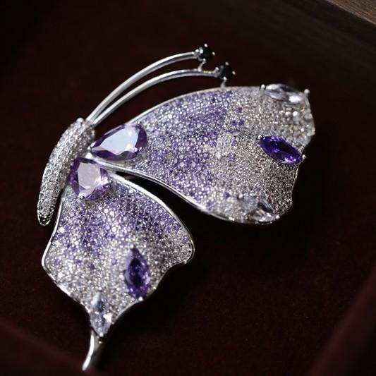ブローチ レディース 高級感 蝶モチーフ 宝石付き 胸花 豪華デザイン 昆虫ピン アクセサリー