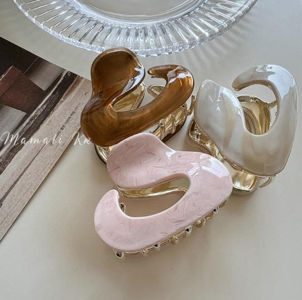 ・素材: プラスチック/樹脂・加工: 焼付け塗装・種類: つかみクリップ・色: ピンク,カーキ白,ブラウン・スタイル: ファッションOL・スタイル分類: ファッション通勤・カテゴリ: ヘアアクセサリー・対象: 女性・流行要素: ライン・流行要素分類: 幾何