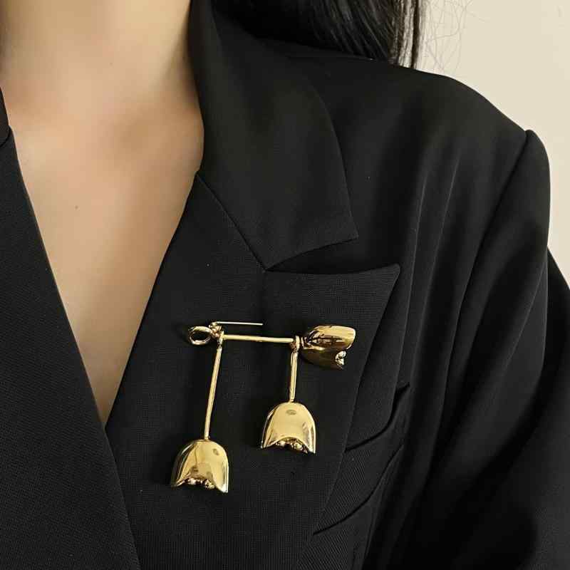 ブローチ レディース 金属 スズラン 花モチーフ ニッチ デザイン 高級感 精緻 ファッション アクセサリー 配飾