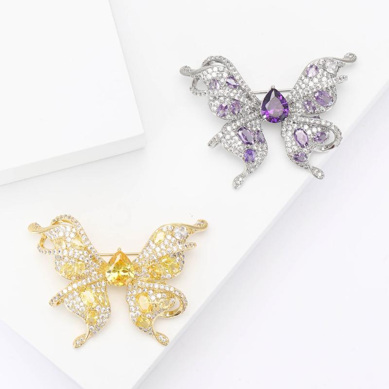 ブローチ レディース 蝶 ジルコニア 銅 高級感 礼服 ショール 胸花 装飾品 別針 精巧 女性用 アクセサリー フォーマル ピン 飾り 華やか デザイン モチーフ 装飾